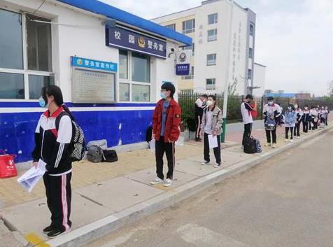 吉林市龙潭区初三年级有序复课 