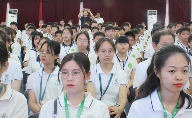 玉林市举行中小学生心理健康教育活动月启动仪式 